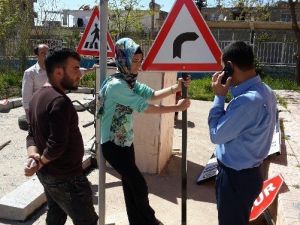 Silvan MYO Öğrencileri Çocuklara Trafik Eğitim Pisti Oluşturdu
