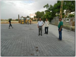 Yüzme Havuzunun Çevresi Düzenleniyor