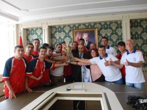 İşitme Engelliler Şampiyonlukta Engel Tanımadı
