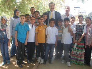 Erdem, İmam Hatip Ortaokulu'nu ziyaret etti