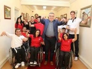 Beşiktaş Takımından Kırklareli Belediye Başkanı Kesimoğlu’na Ziyaret