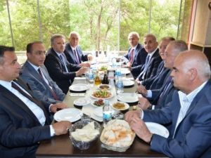 Vali Kahraman Esnaflarla Bir Araya Geldi