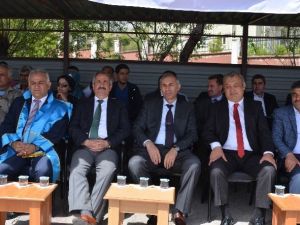 Adilcevaz’da 250 Öğrenci Kep Atarak Mezun Oldu