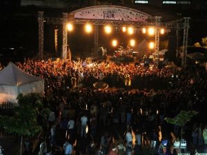 Uaü Global Fair Kültür Şenliği’nde Duman Sahne Aldı