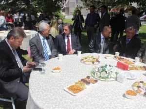 Anne Evi Tanıtıldı