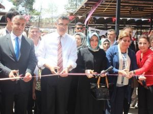 Kadınlar, ‘Emeklerini’ Sergiledi