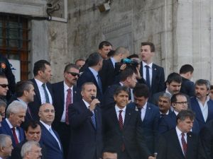 Erdoğan’a Cami Çıkışında Yoğun İlgi