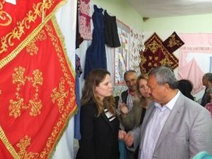 Burhaniye’de Börezlili Kadınlara Altın Bilezik