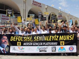 Mersin Gençlik Platformu’ndan Mursi Eylemi