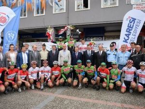 Pedallara Karesi İçin Basıldı