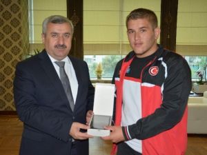 Başkan Baran Şampiyonu Ağırladı