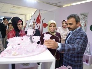 Başkan Külcü, Kadın Kültür Merkezleri Sergisini Gezdi