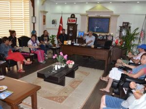 Dünya Ressamlarından Başkan Şaşmaz’a Ziyaret