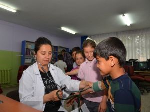 Minik Kalpler Projesi İle Öğrencilere Sağlık Taraması