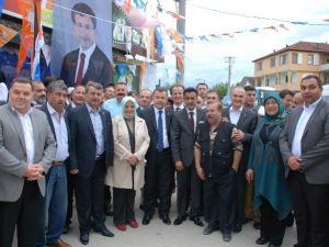AK Parti Seçim Bürosunu Makedonya Bakan Nejdet Mustafa Açtı
