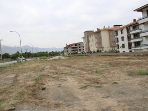 Boş Arsalar Temizleniyor