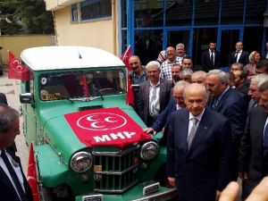 Bahçeli’ye Gümüşhane’de Süpriz Hediye