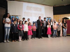 Hisarcık’ta Öğrencilerin ’Aile Ve Çocuk İlişkileri’ Konulu Tiyatro Gösterisi