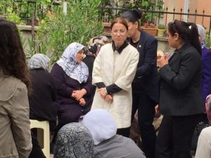 Bakan Ayşenur İslam Gölpazarı’nda Taziye Evini Ziyaret Etti
