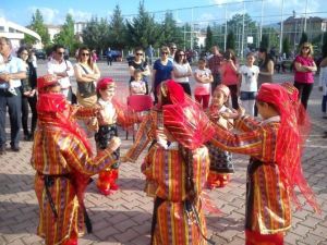 Yılsonu Etkinliğinde Renkli Görüntüler