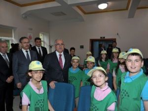 Vali Tuna Dünya İkincisi Çevreci Öğrencileri Kabul Etti