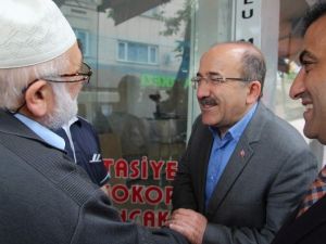 Başkan Gümrükçüoğlu Fatih Mahallesinde Esnaf Ve Vatandaşlarla Görüştü