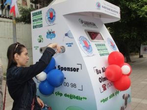 Sokak Hayvanları Geri Dönüşümle Doyacak