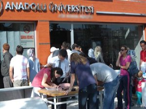 AÖF Öğrencileri Kayıt Yenileme Telaşında