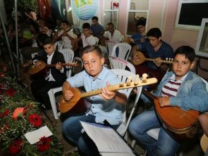 Mezitli’de Kursiyerlerden Müzik Şöleni