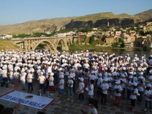 TED Batman Koleji Tarihin Gölgesinde 400 Kişilik Ekiple Ritm Gösterisi Düzenledi