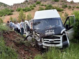 Gümüşhane’de İnşaat İşçilerini Taşıyan Minibüs Kaza Yaptı: 7 Yaralı