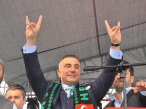 Sedat Peker’e Sakarya’da ‘Hizmet Nişanı’