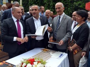 CHP Kocaeli Milletvekili Adayı Tahsin Tarhan Kitabını Tanıttı