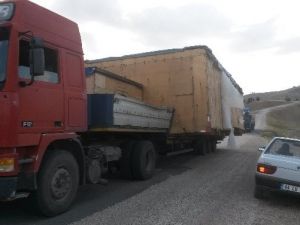 Kahta Sincik Karayolunda Tehlikeli Yolculuk