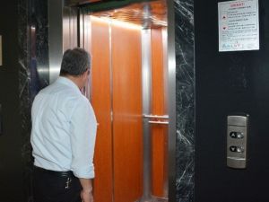 İzmit’te Asansörler Alarm Veriyor