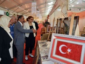 Yıldız, El Emeği Göz Nuru Fuarını Gezdi