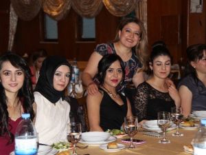 Dünyam Hastanesi Hemşireleri Yemekte Bir Araya Geldi