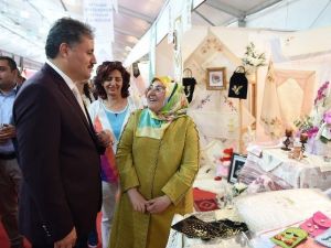 Başkan Çakır, El Emeği Göz Nuru Fuarını Gezdi