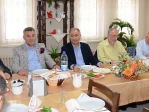 Efkan Ala Köşe Yazarları İle Bir Araya Geldi