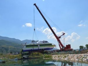 Karadan Nakil Yapılan En Büyük Gemi 12 Saatte Suya İndirildi