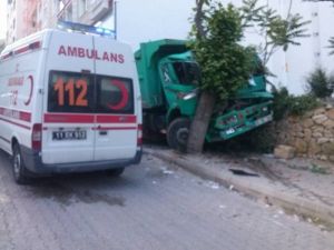 Freni Patlayan Kamyon Tehlike Saçtı