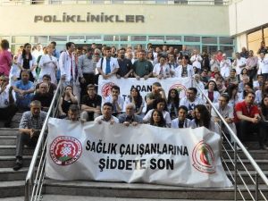 Doktorlar Şiddete Karşı İş Bıraktı