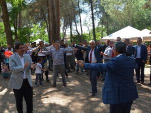 CHP Ve AK Partili Vekiller Karşılıklı Oynadı