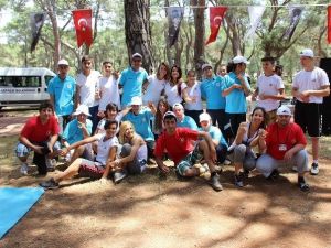 Engelli Bireyler, “Biz Size Engel Olmayalım” Yürüyüşünde Buluştu