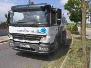 İzmit’te Günde 170 Kilometre Yol Süpürülüyor