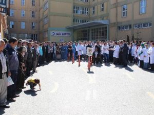 Erzurum’da Doktorlar, Öldürülen Meslektaşları İçin İş Bıraktılar