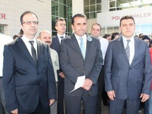 Doktorlardan Sağlık Çalışanlarına Şiddete Alkışlı Tepki