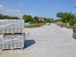 Kartepe’de Yollara Parke Taşı Döşeniyor