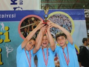 Büyükşehir’in Spor Okulları’ndan Muhteşem Gövde Gösterisi