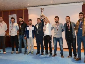 BÜ Şampiyonlarını Ödüllendirdi